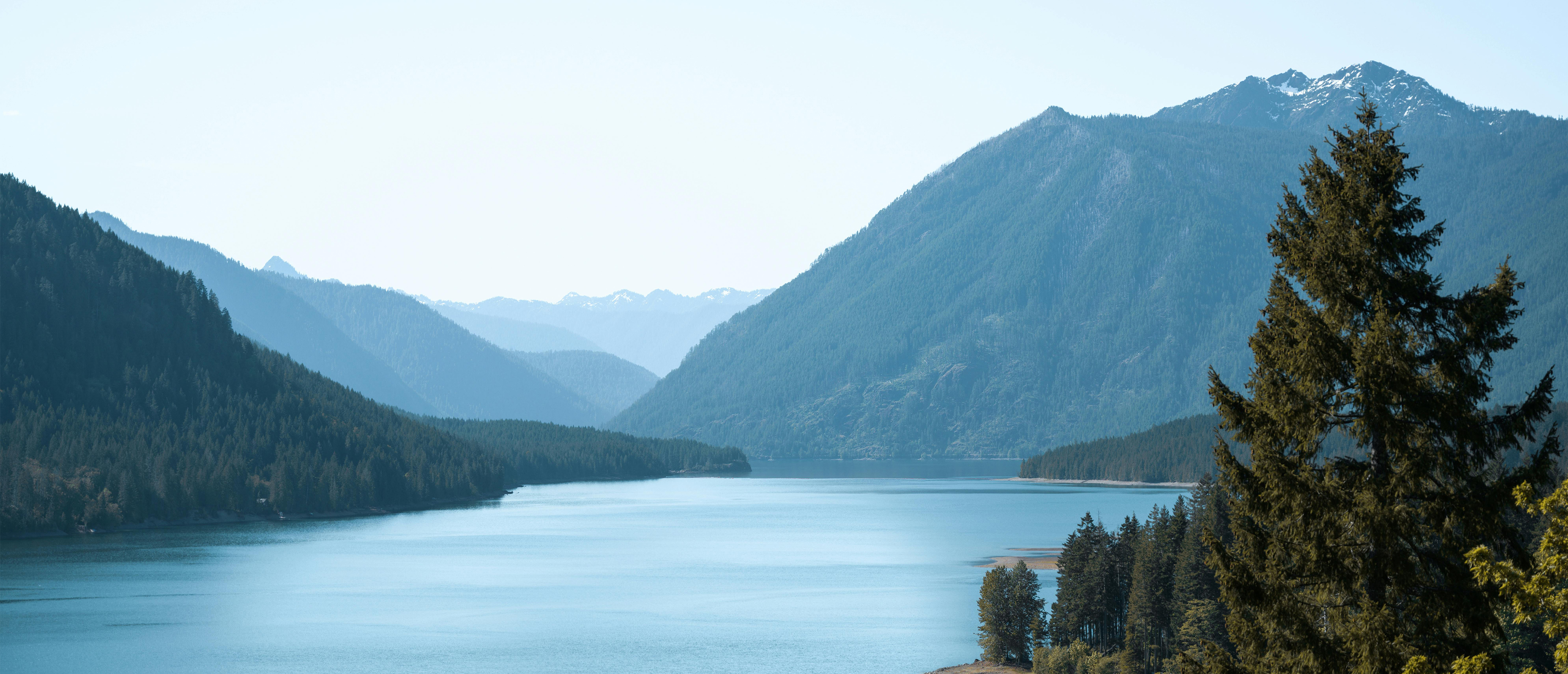 Scenic photo of mountains in Washington.